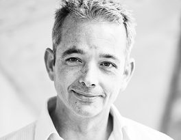 Hola, querida. Soy un buen hombre dulce de Holanda y quiero hacer amigos.