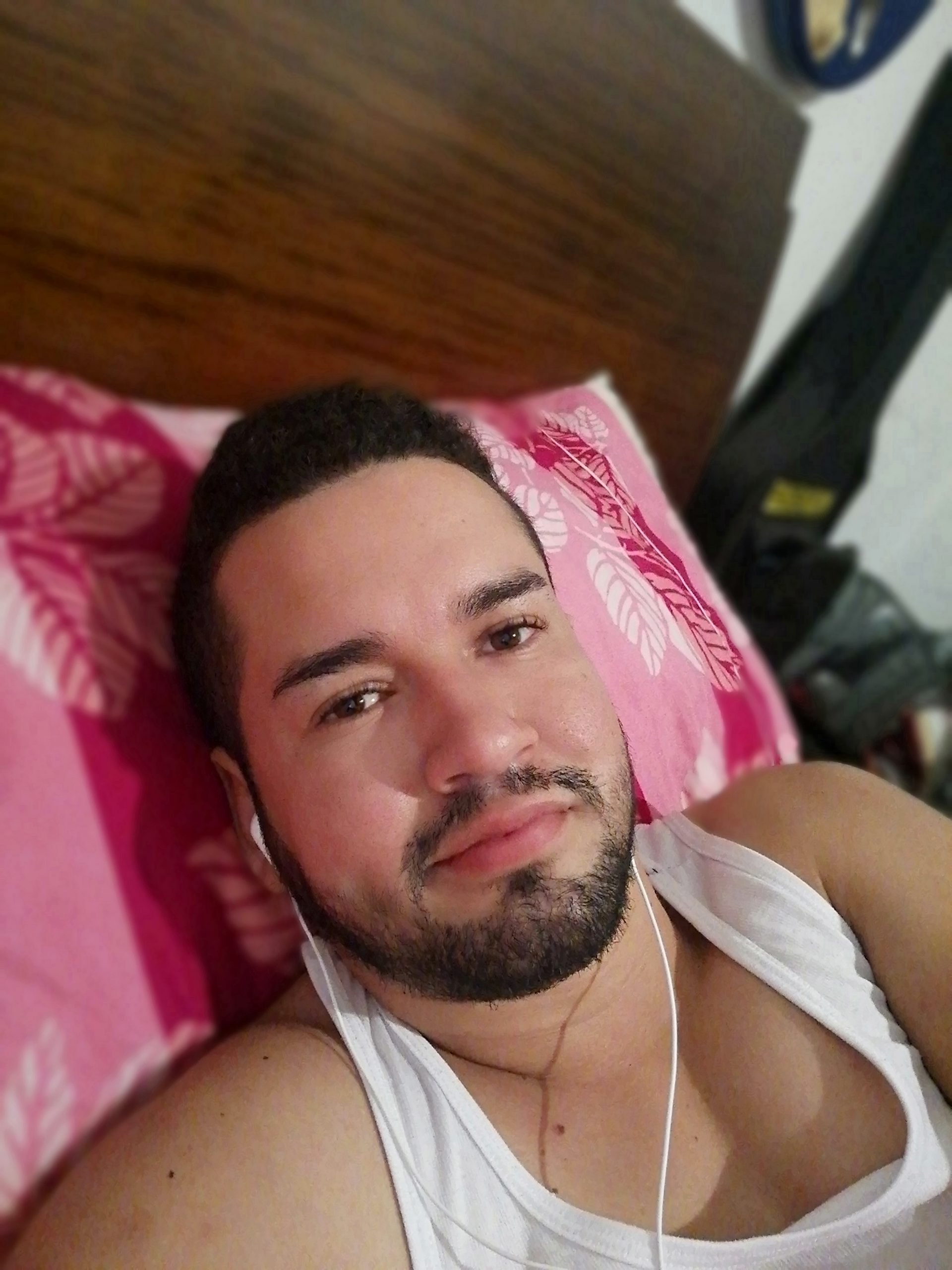 Busco chica para amistad o algo más lo que se de