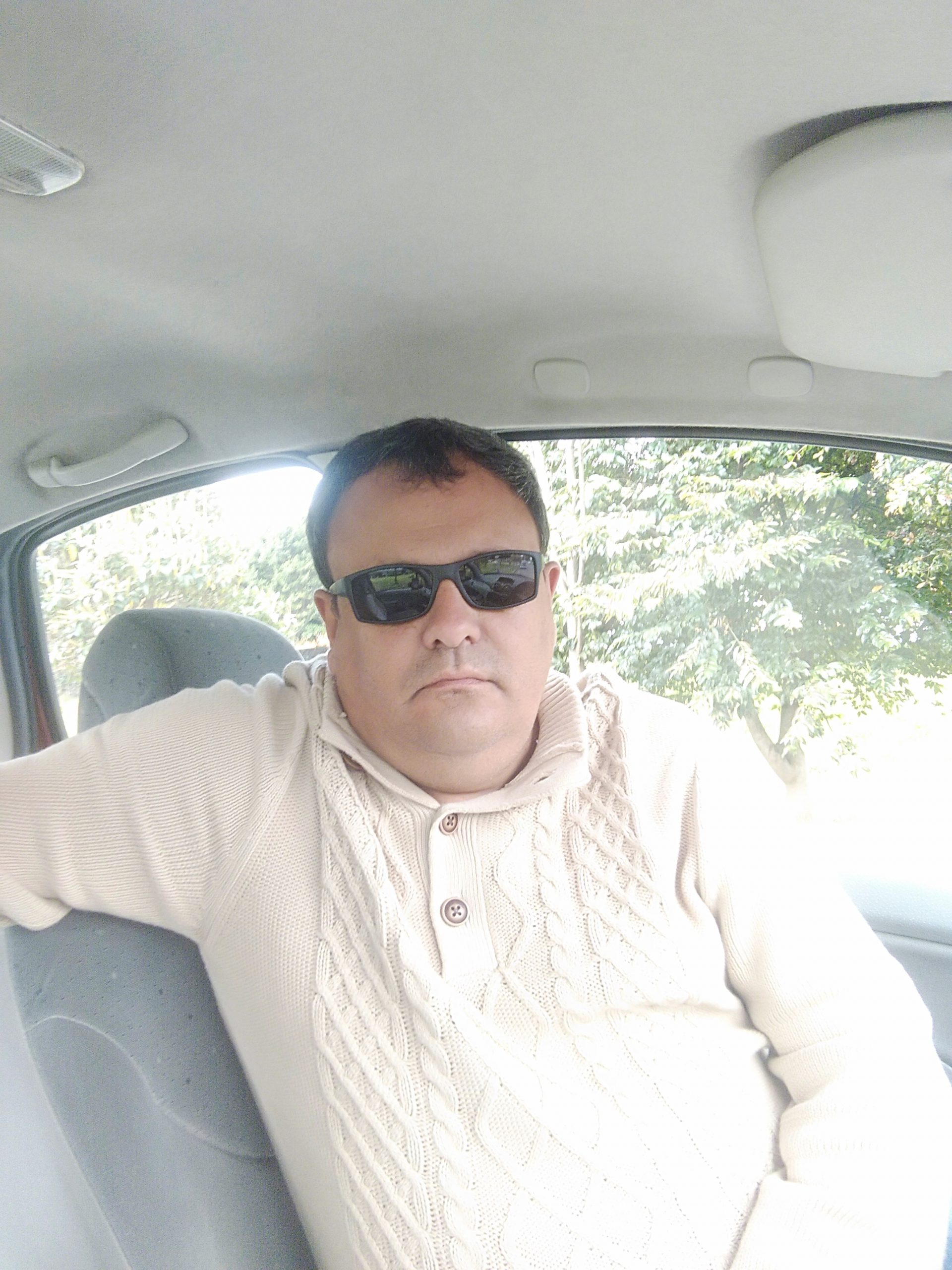 soy colombiano mayor, busco una mujer bonita entre 21 a 34 años sin hijos