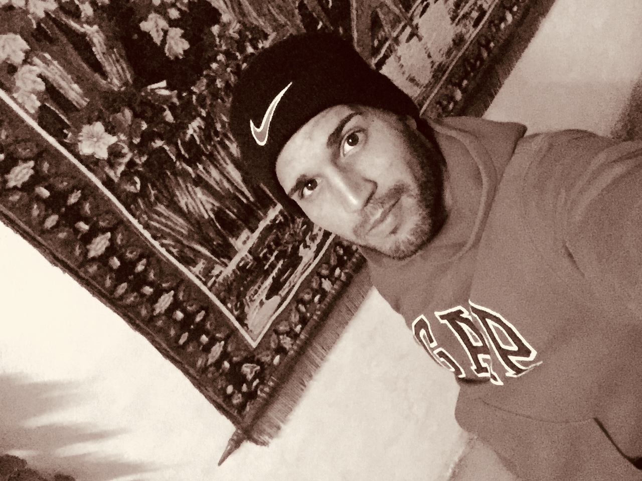 Soy un hombre sencillo, leal, amorozo y muy sincero mi sueño es encontrar a la mujer q me quiera