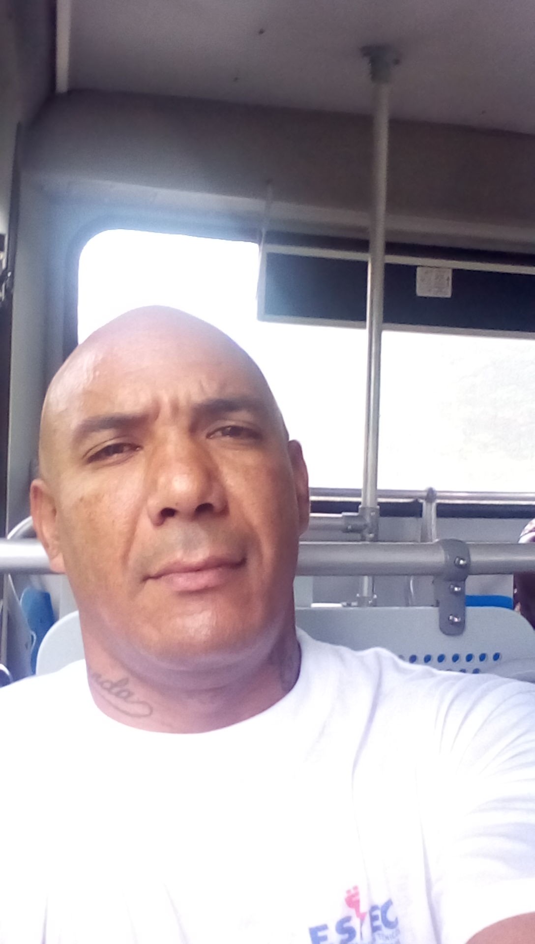 Hola, soy cubano busco hacer amigos y busco pareja