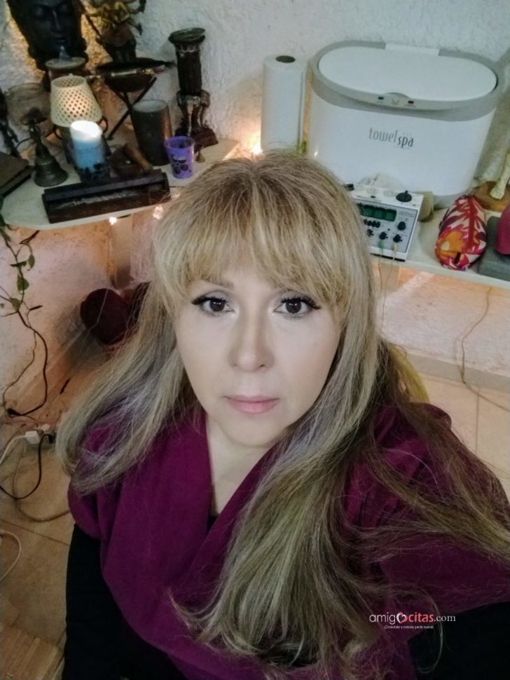 Hola Soy Verónica y soy de México, me gustaría conocer a un hombre que le gustaría tener una pareja formal