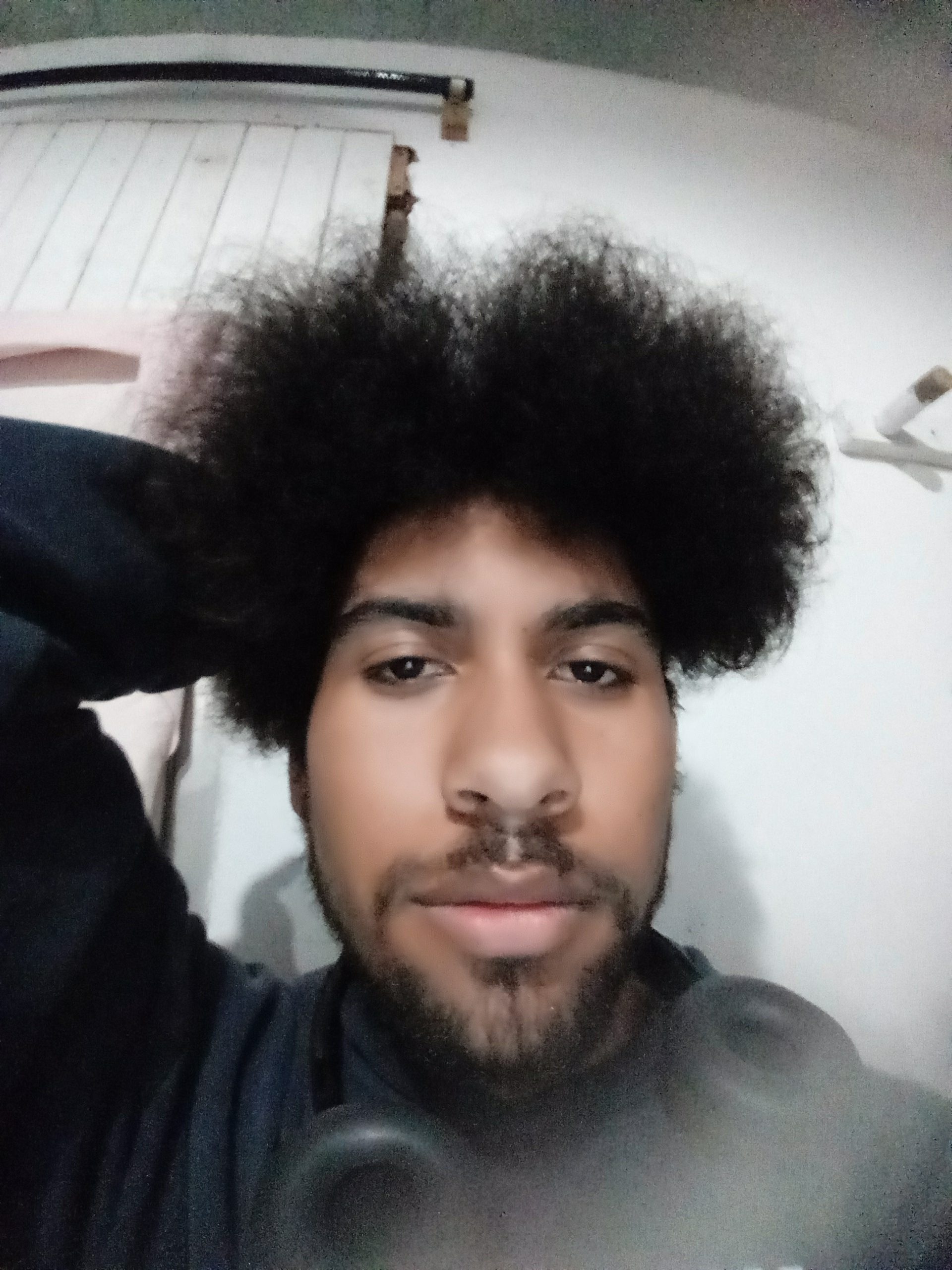 Joven intelectual Argentino buca relacion sentimental