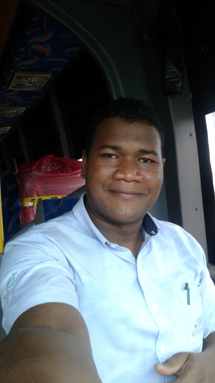 Hola soy Nelson soy camionero tengo 33 años soltero sin hijos soy un hombre muy hogareño sincero amoroso