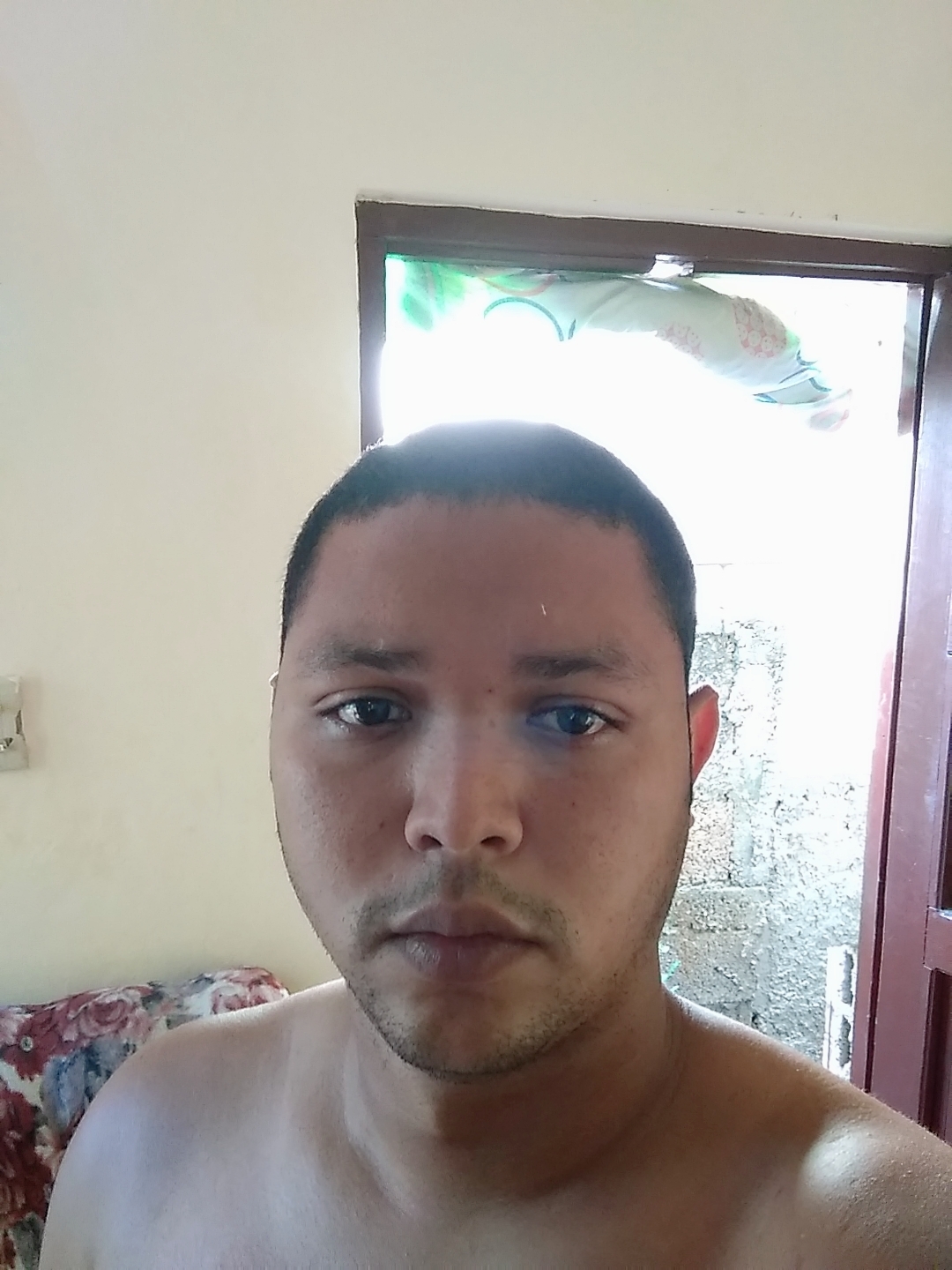 Hola soy una persona amistosa agradable divertido busco amistades