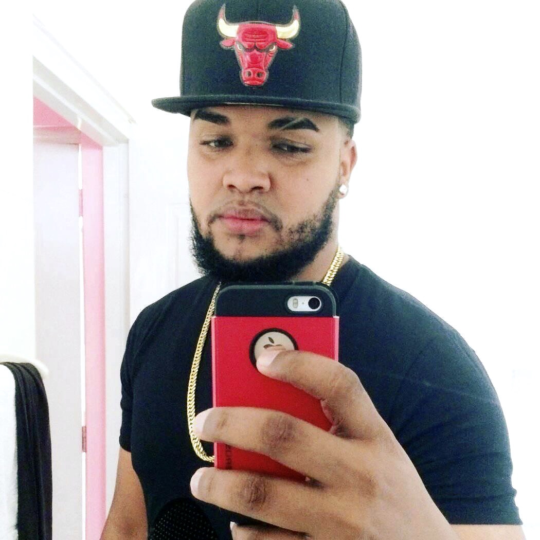 Hola soy Bryan me gustaría conocer una pareja de Estados Unidos o de cualquier parte gracias soy Dominicano