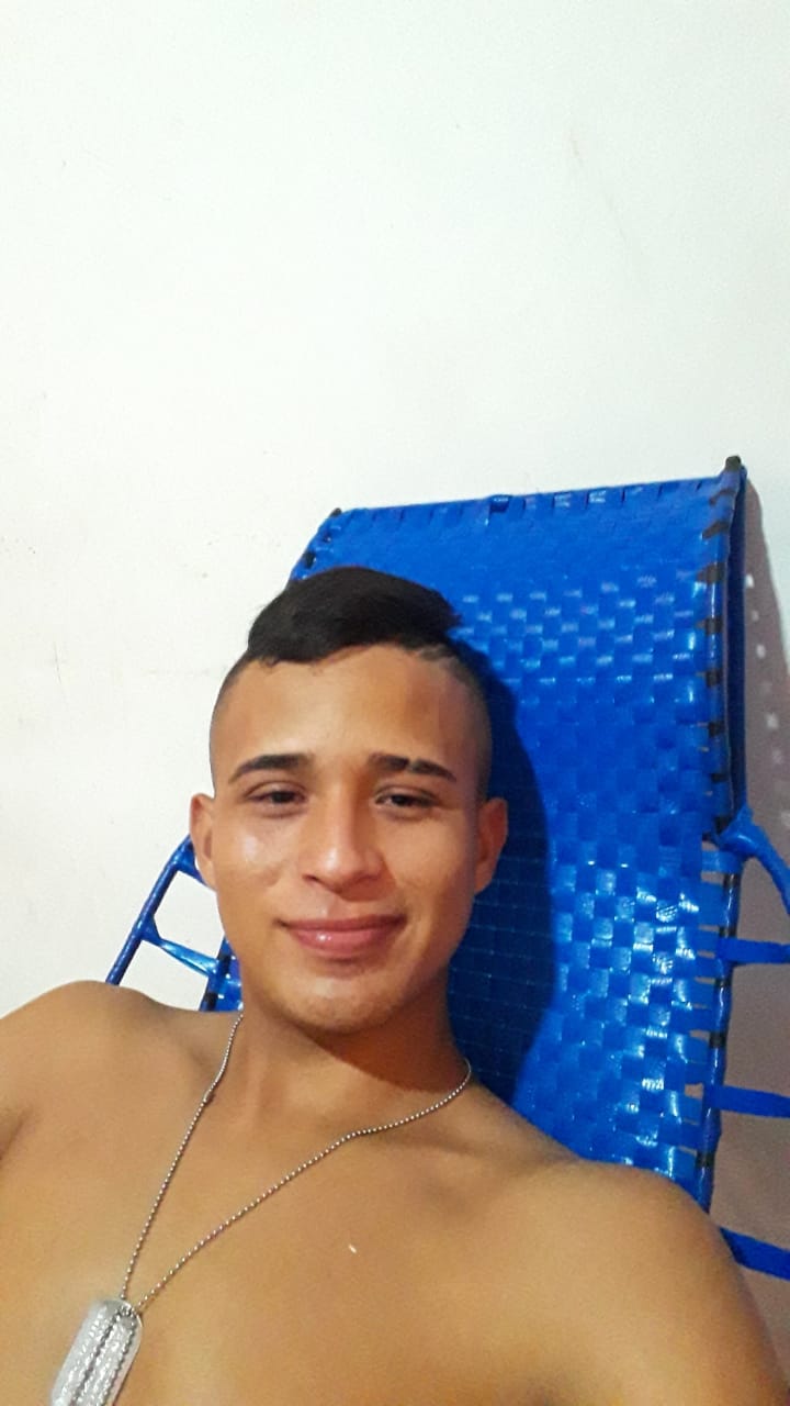 Hola soy de barranquilla , quiero nuevas amistades en medellin, quiero conocer amigas paisa ,tengo buen sentido del humor jeje