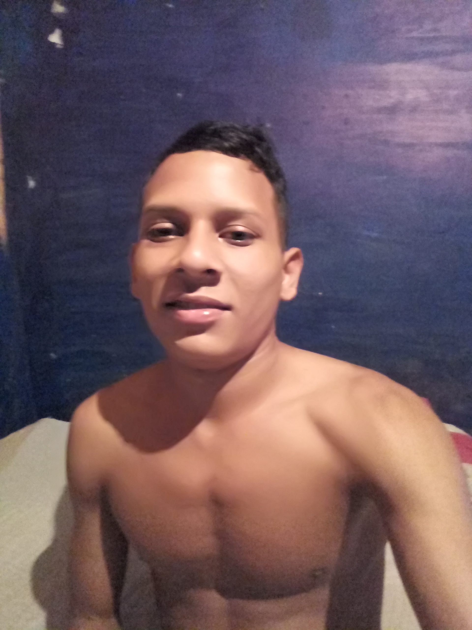 Hola busco una mujer que sea mayor que yo tengo 21 aƱos