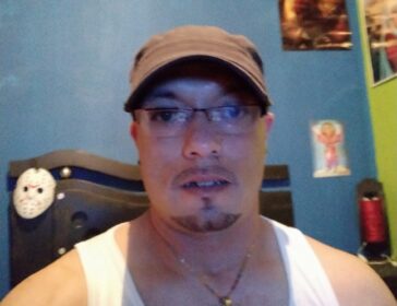 Chico de Bogotá Colombia me gustaría conocer una señorita para tener una relación seria estable