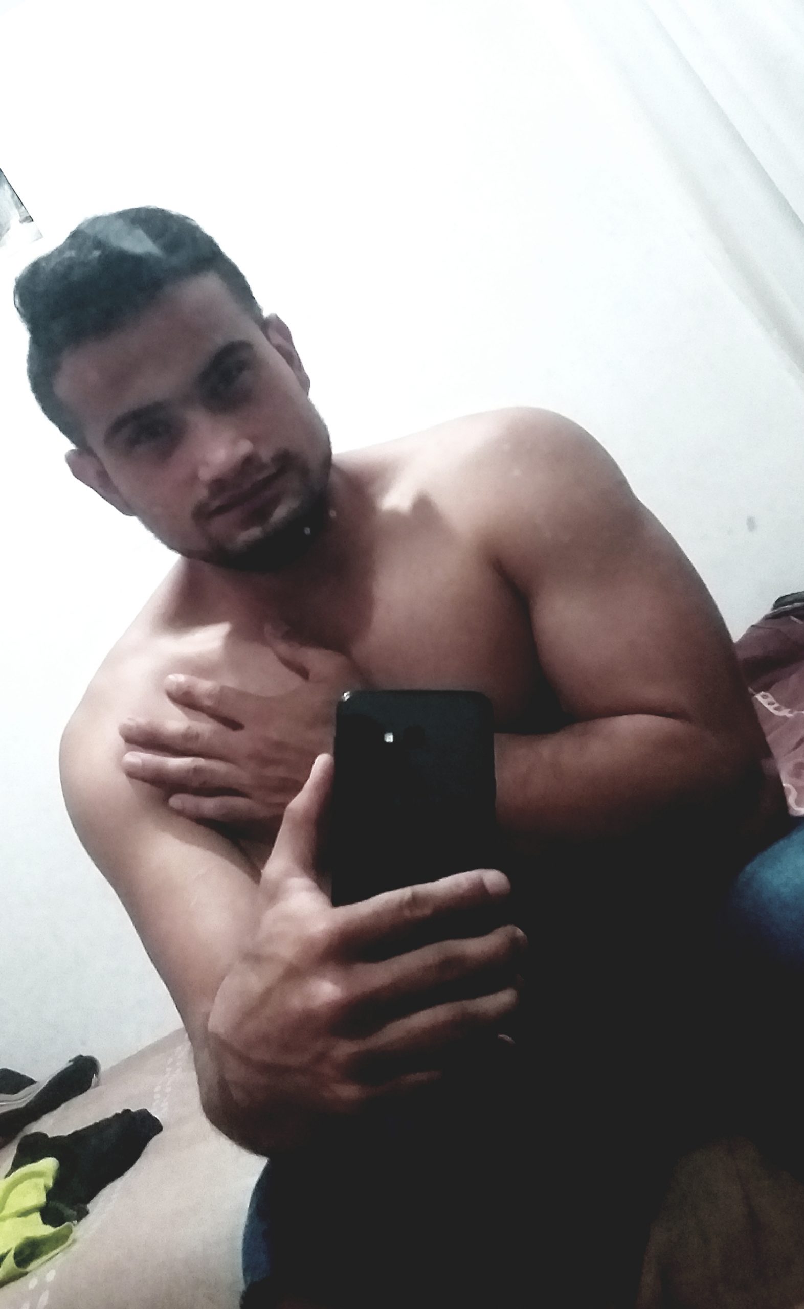 Hola buscas compañero para reuniones solo compañia