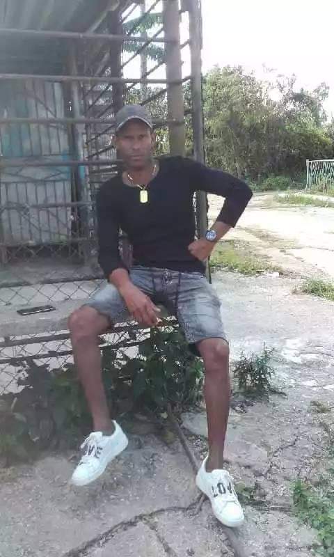 Soy de sanos sentimientos romantico detallista trabajador