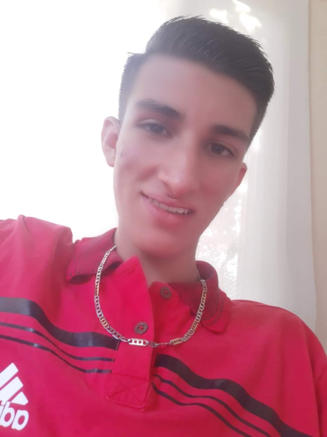 Busco Mujer Adinerada que me ayude economicamente a cambio de mi cariño