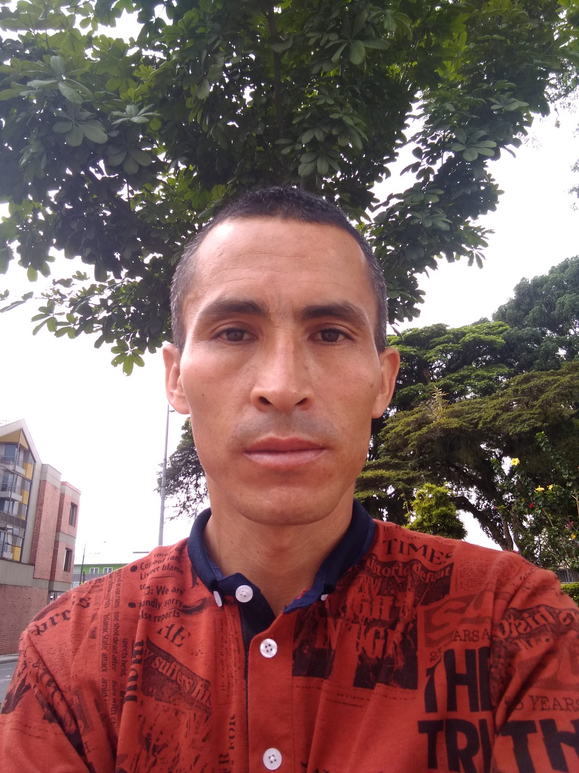 Soy de colombia Busco mujer sincera honesta que lleve la verdad