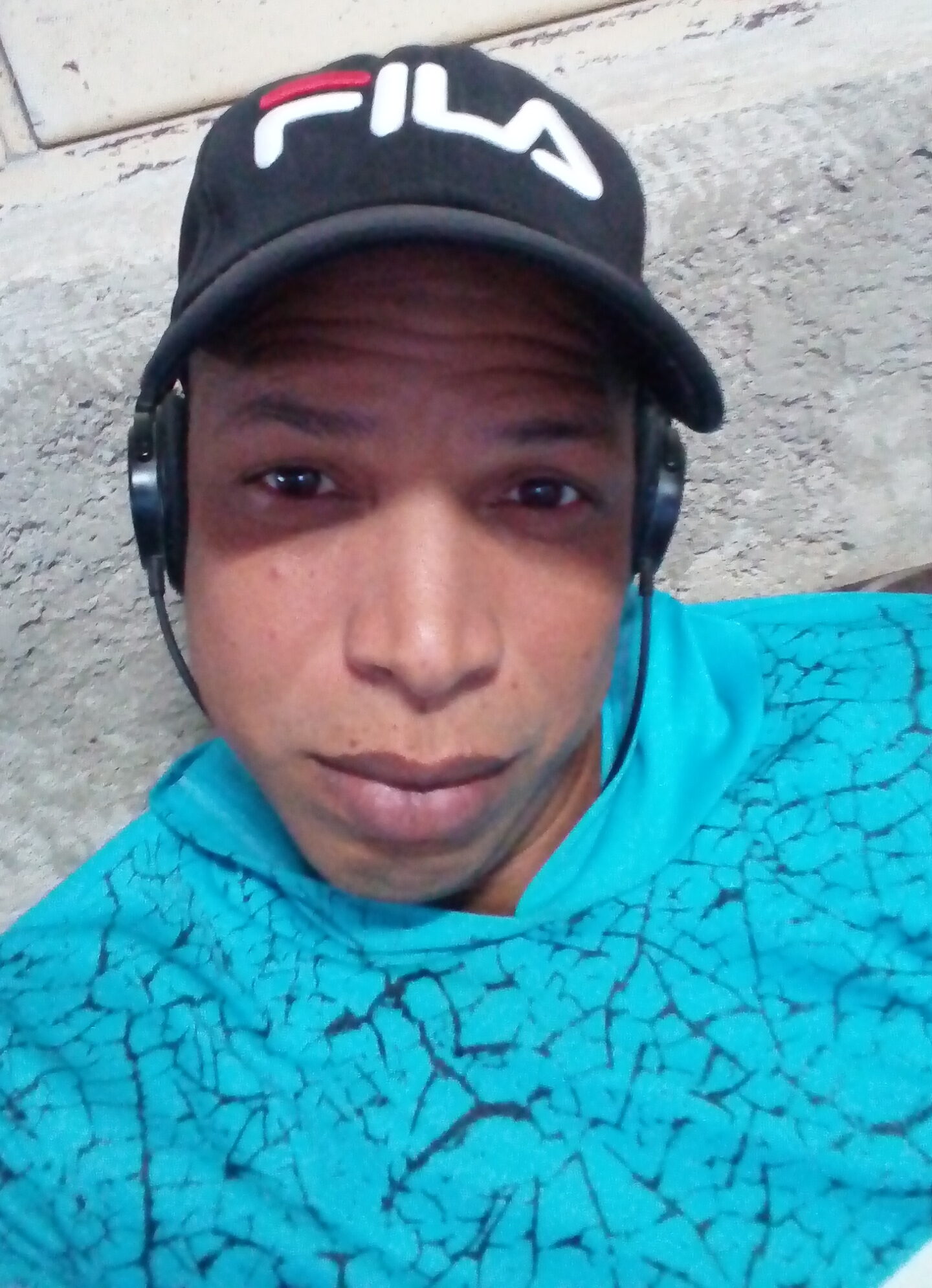 Busco una chica que me acompaƱe y me haga feliz