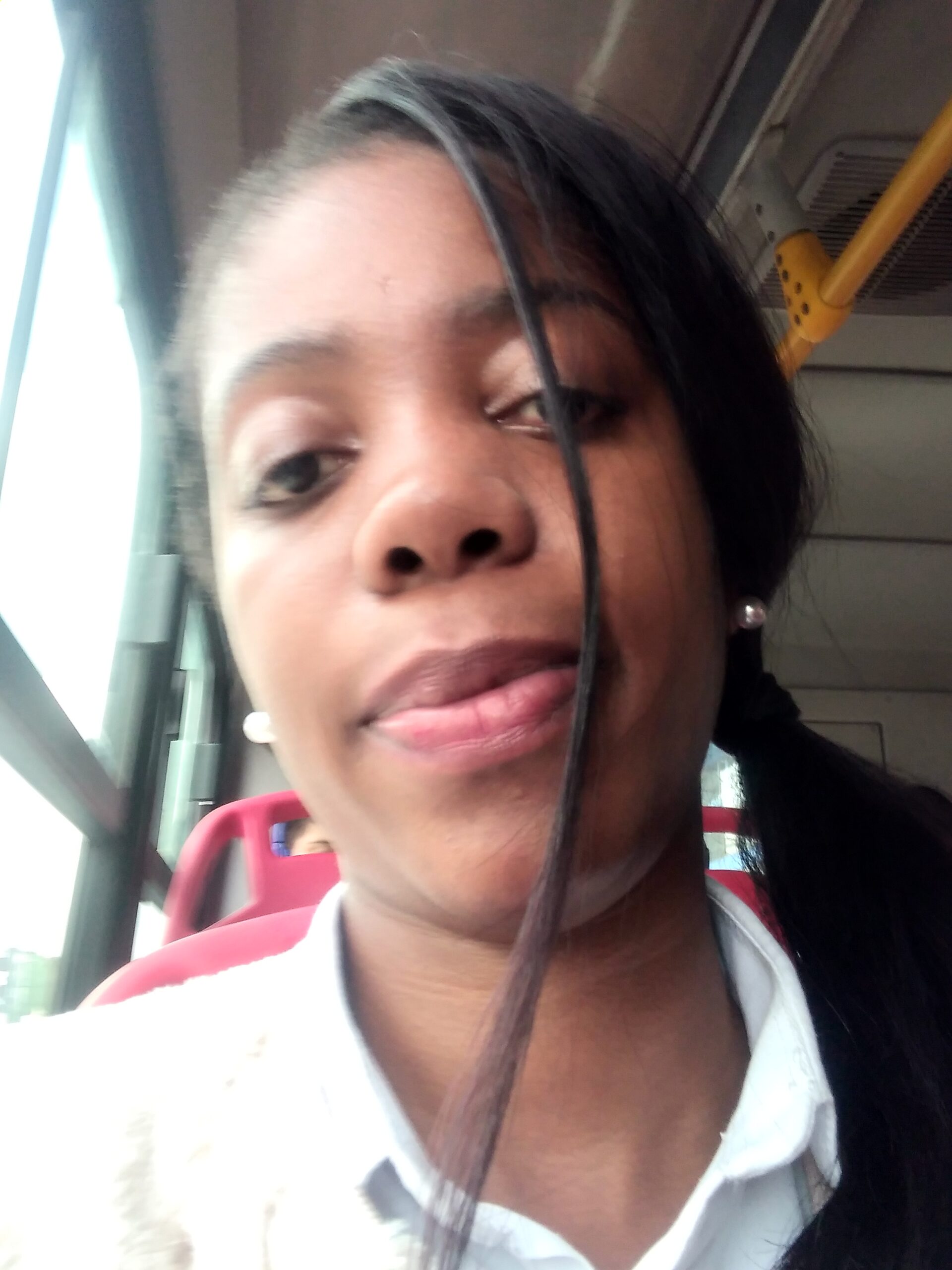 Hola en busca de mi felicidad hombre honesto responsable cariƱoso y sobre todo muy caballero