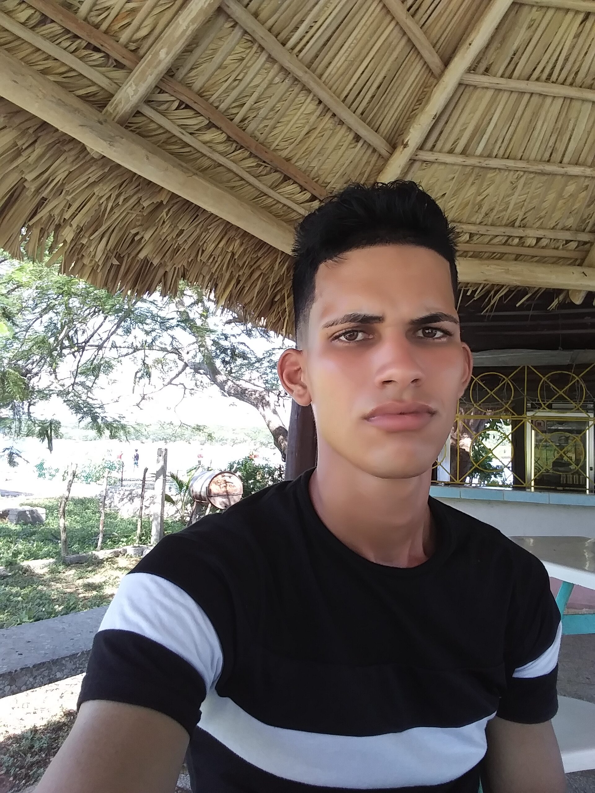 Hola busco hacer nuevas amistades no importa el sitio que sean