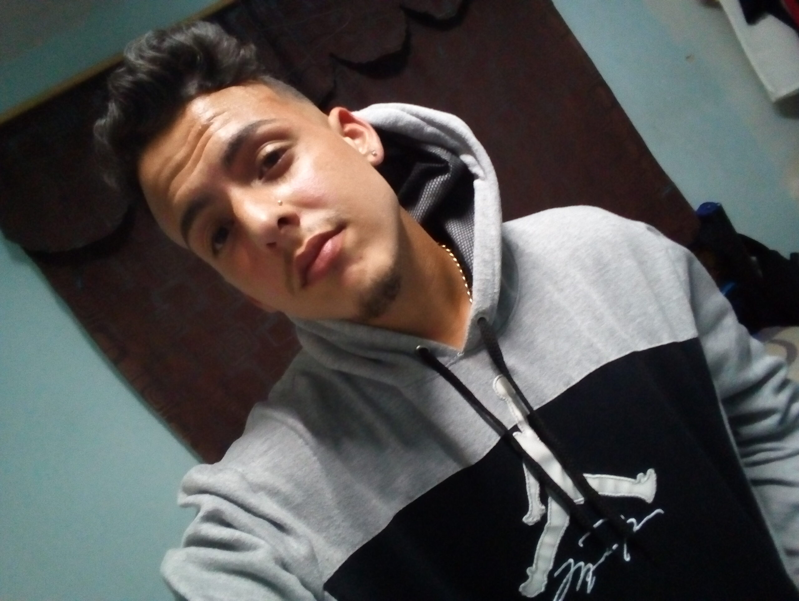 Busco una chica para hablar y ver que pasa entre nosotros