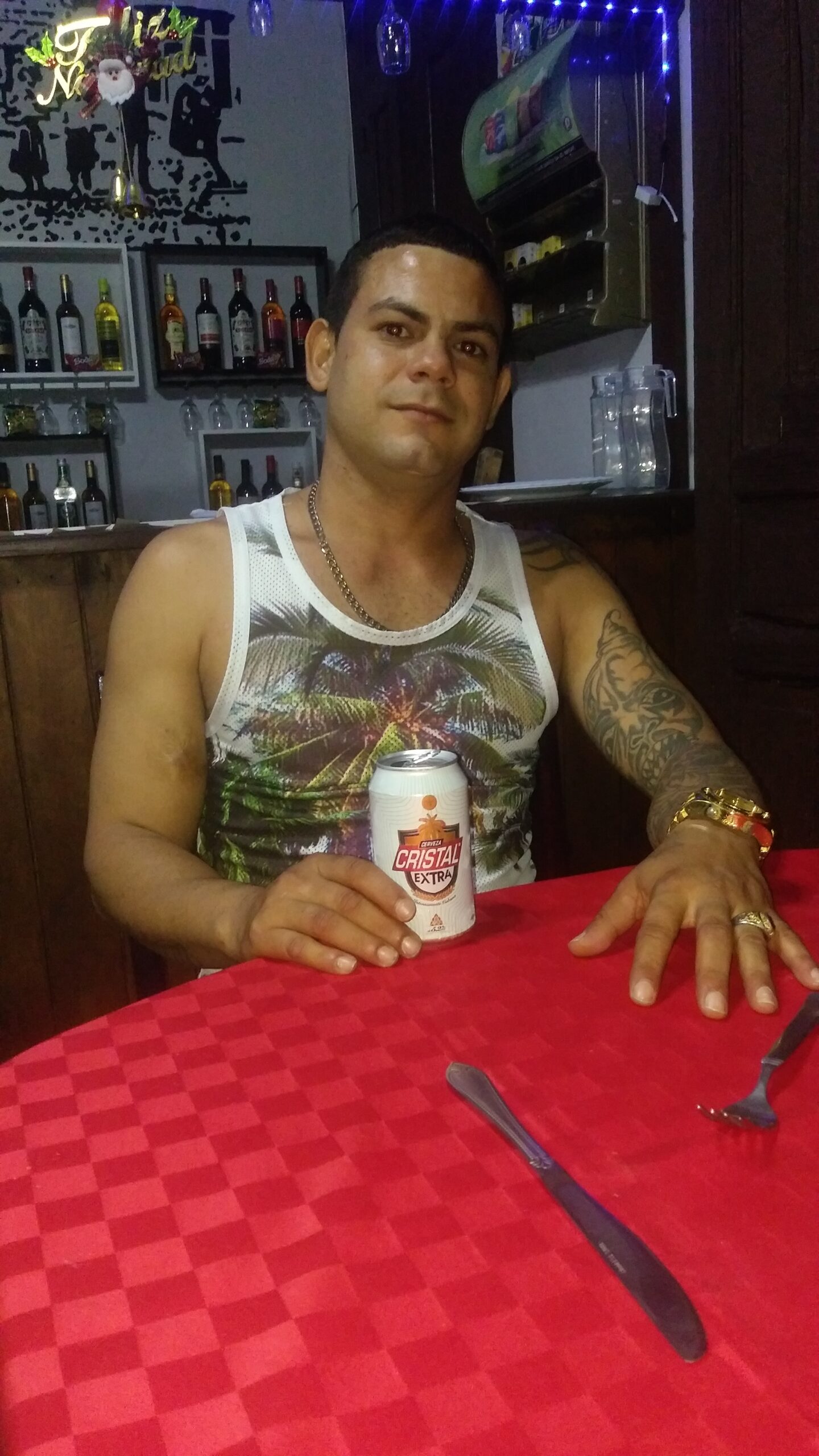 Soy hombre detallista, trabajador, cariñoso y me gusta relajarme