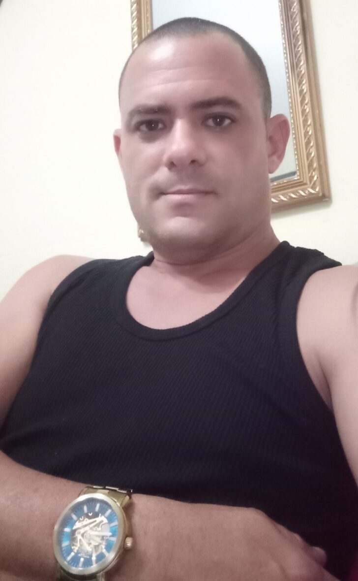 Hola, busco chica con quién platicar y tener una linda amistad