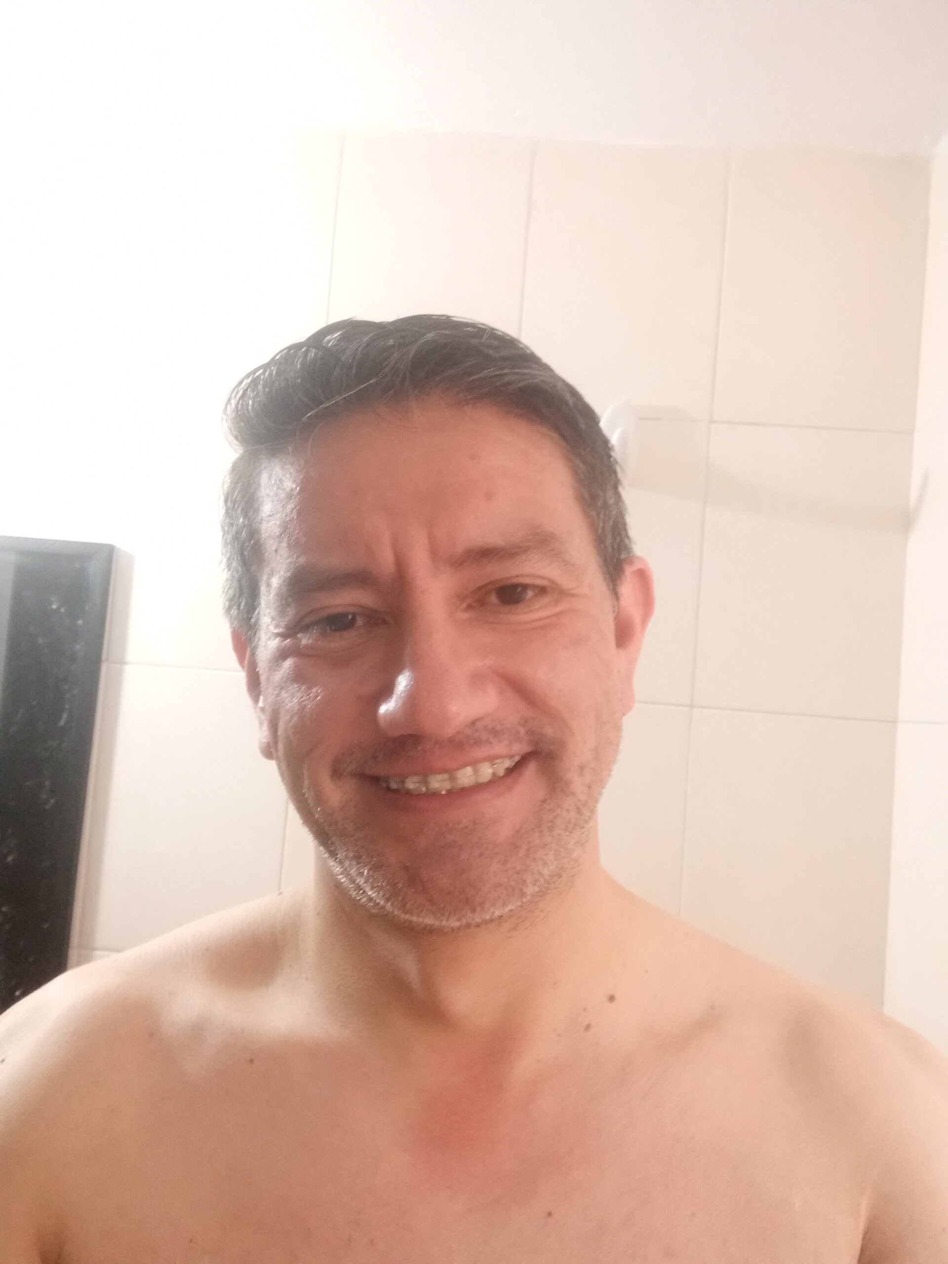 Soy Colombiano busco dama de buen sentido del humor