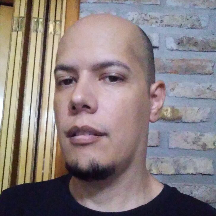 Hola. Busco mujer con quien conversar